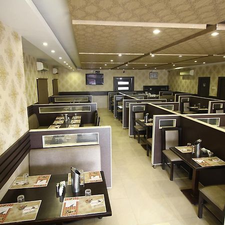 Vels Hotel 蓬蒂切里 外观 照片