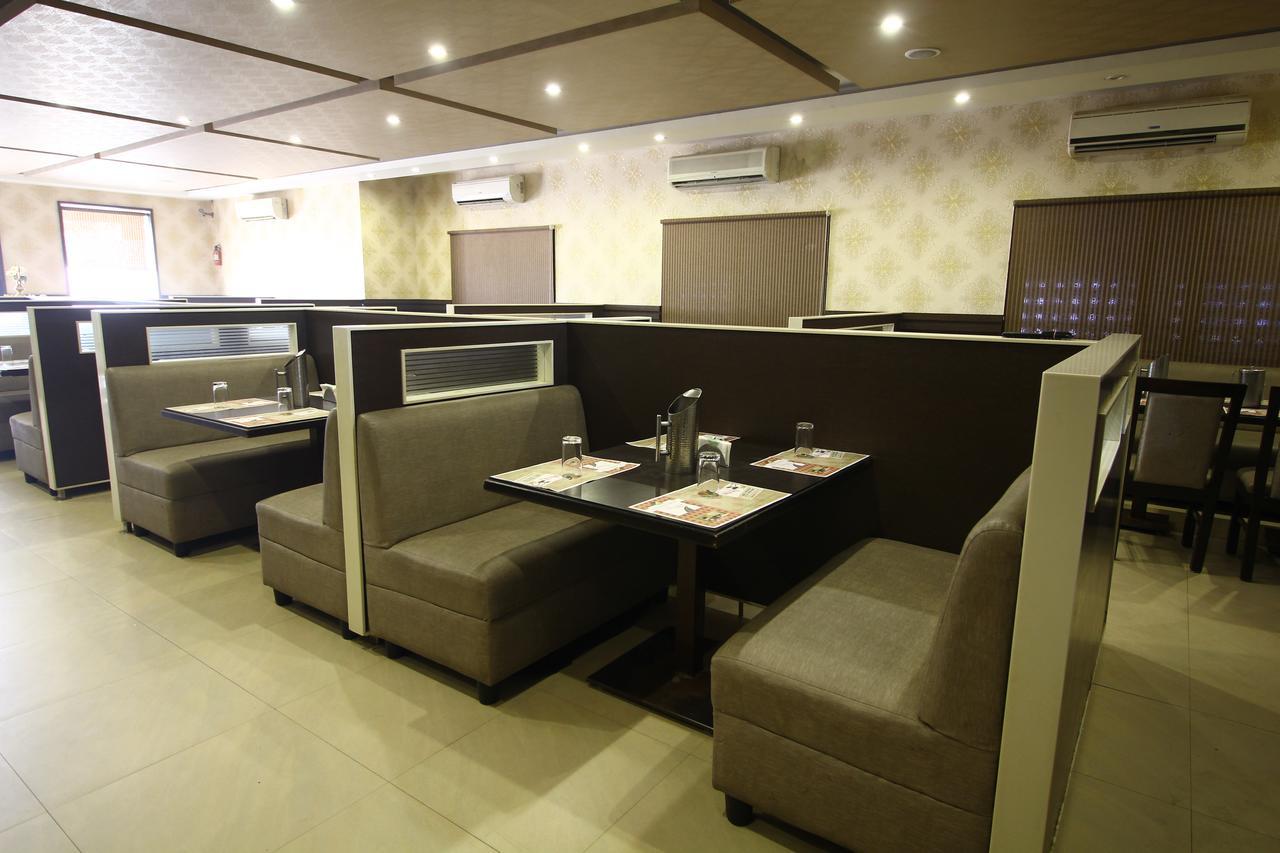 Vels Hotel 蓬蒂切里 外观 照片