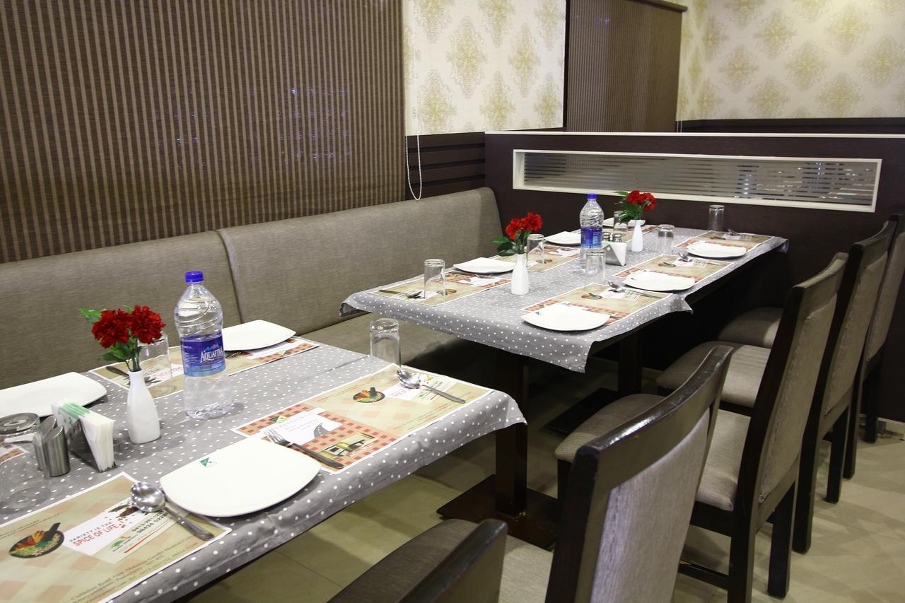 Vels Hotel 蓬蒂切里 外观 照片