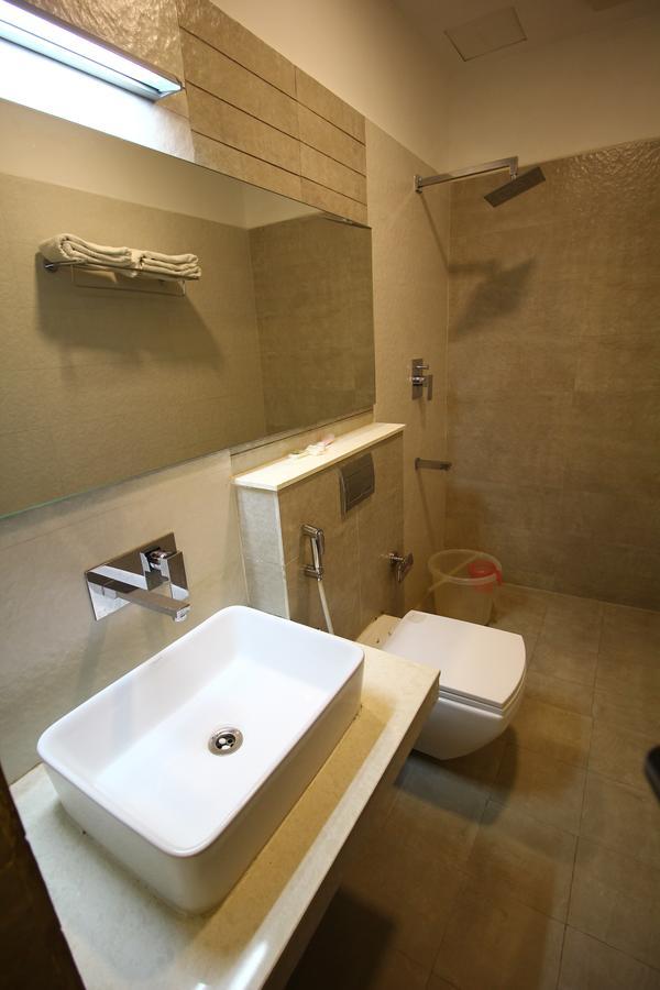 Vels Hotel 蓬蒂切里 外观 照片