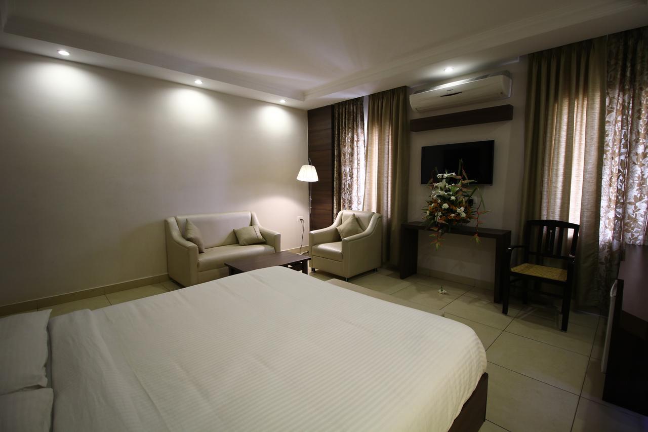 Vels Hotel 蓬蒂切里 外观 照片