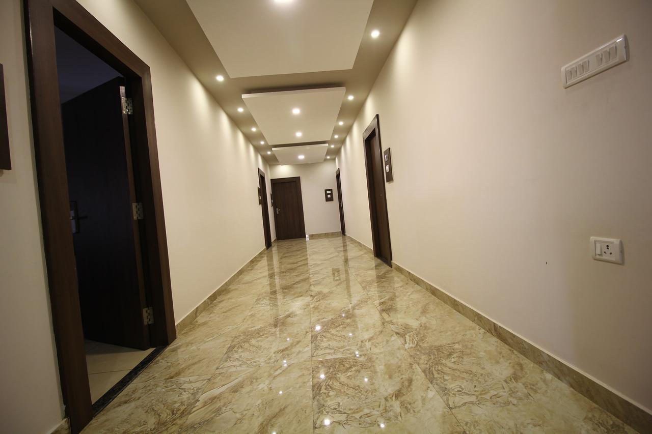 Vels Hotel 蓬蒂切里 外观 照片