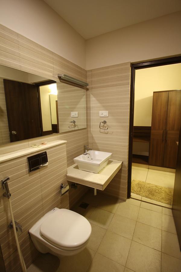 Vels Hotel 蓬蒂切里 外观 照片