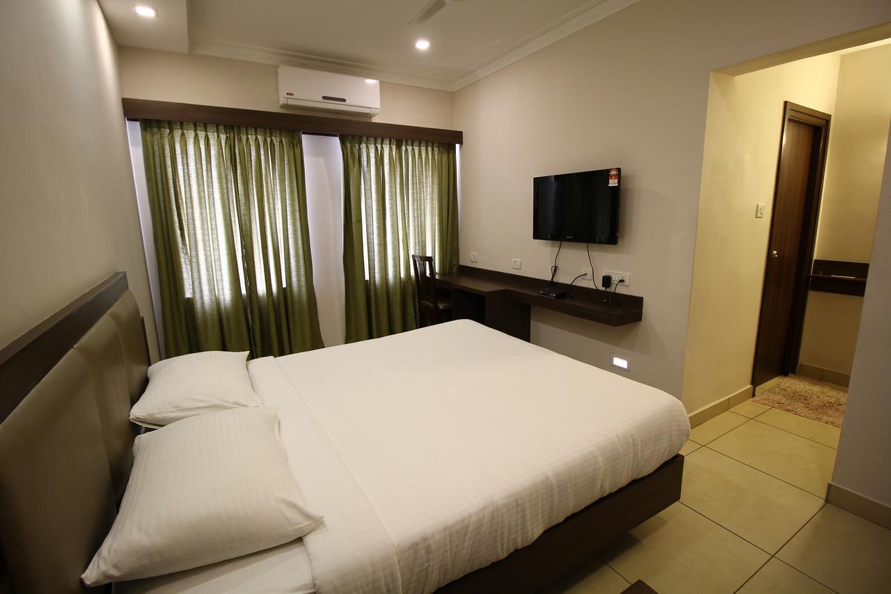 Vels Hotel 蓬蒂切里 外观 照片